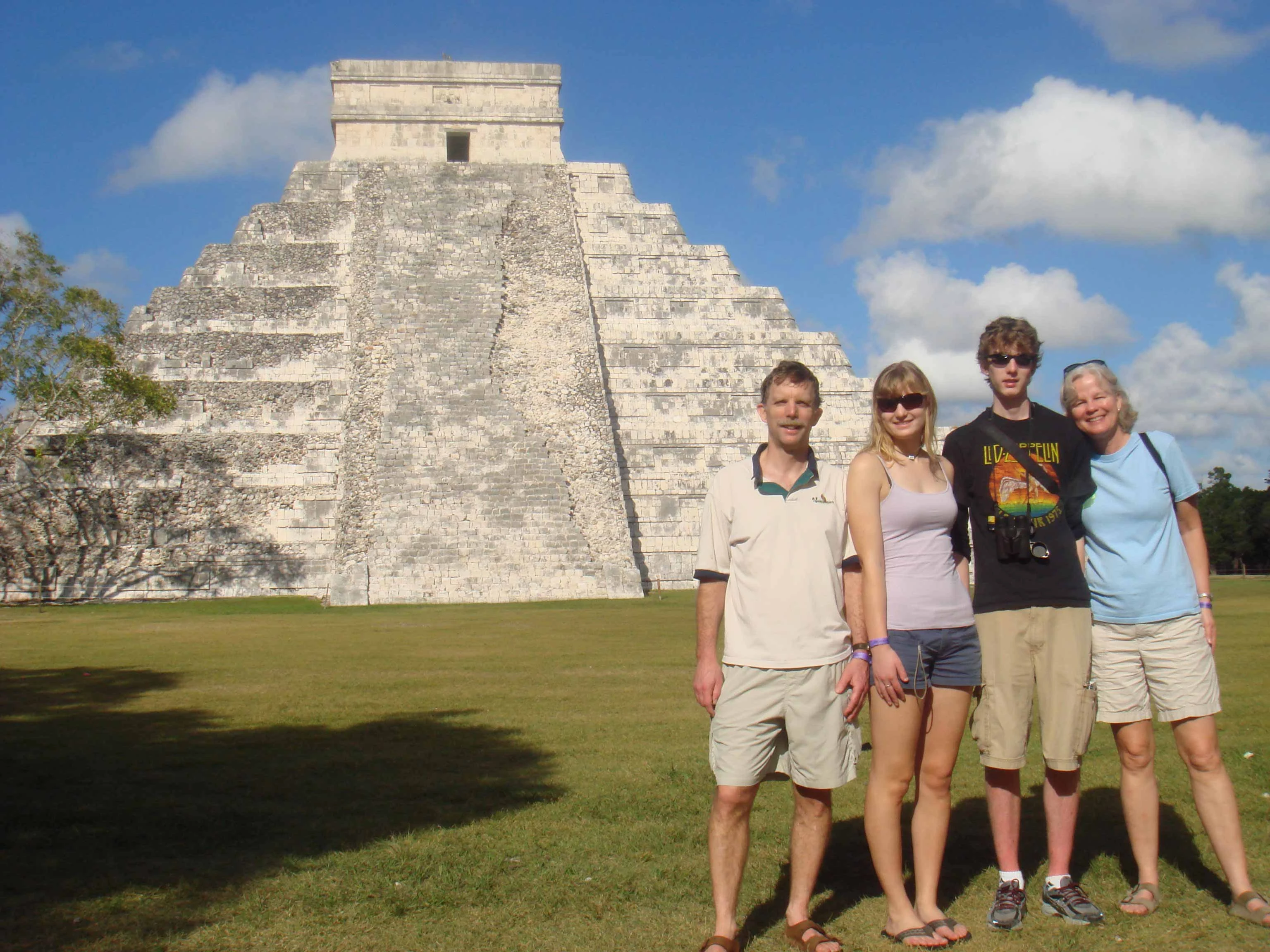 shuttle from cancun to chichen itza